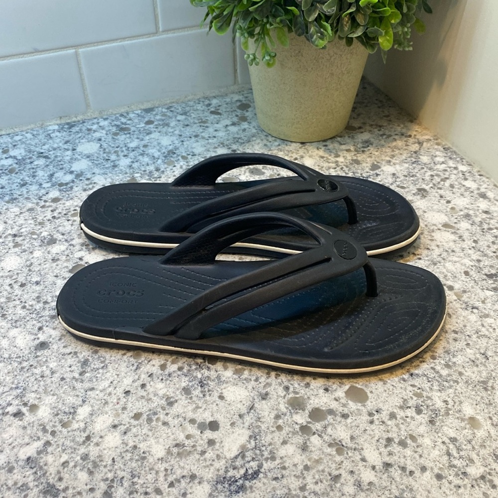Crocs flip flop sandals womens black size 7